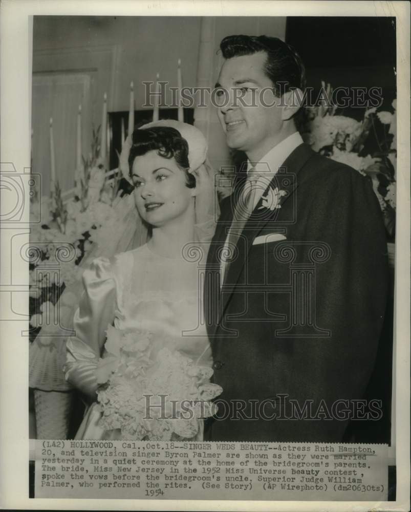 1954 Press Photo Actress Ruth Hampton, Singer Byron Palmer at Wedding Ceremony