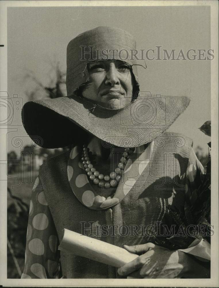 1971 Press Photo Actress Barbara Heller in "The Blue-Eyed Horse" - nox24955