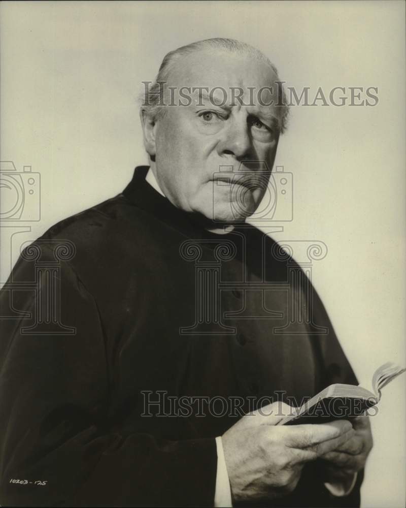 Load image into Gallery viewer, 1951 Press Photo Actor Edmund Gwenn as Priest in "Peking Express" - nox25004

