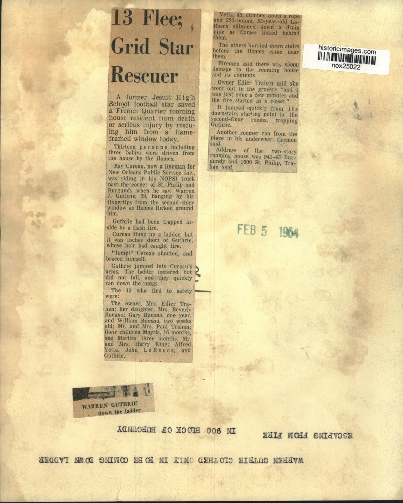 1954 Press Photo Warren Guthrie Escapes New Orleans Rooming House Fire on Ladder