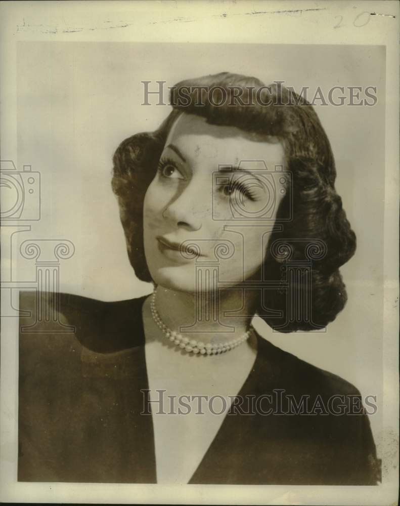 Load image into Gallery viewer, 1951 Press Photo Author/Columnist Lee Graham - nox25077
