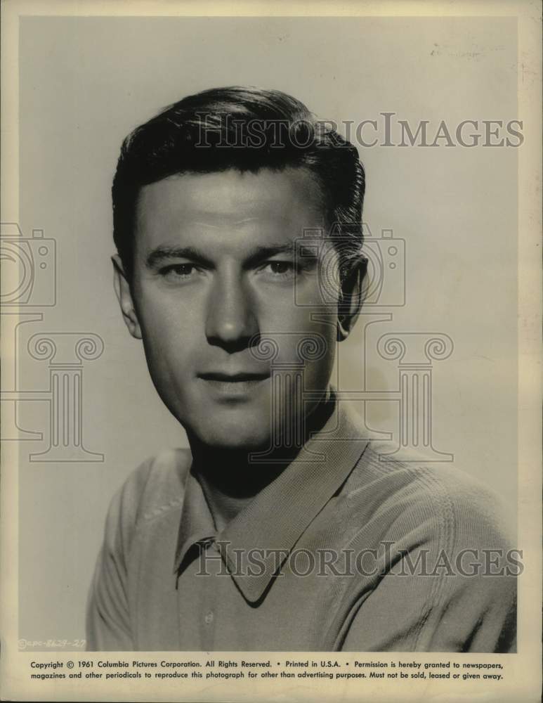 Load image into Gallery viewer, 1961 Press Photo Actor Laurence Harvey - nox25127
