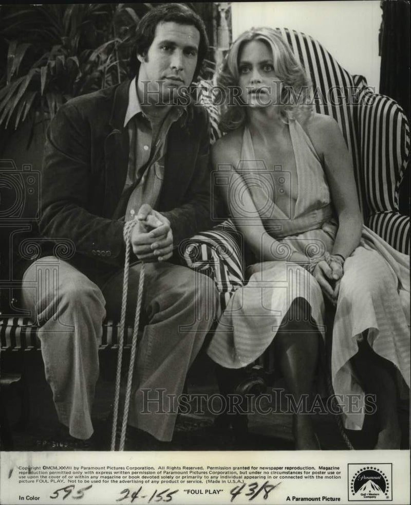 Load image into Gallery viewer, 1978 Press Photo Actors Goldie Hawn, Chevy Chase in "Foul Play" - nox25196
