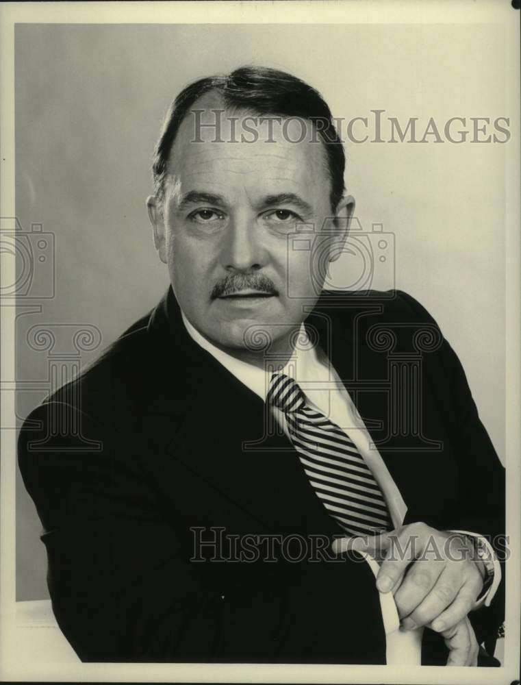 Load image into Gallery viewer, 1980 Press Photo Actor John Hillerman as Higgins in "Magnum, P.I." - nox25208
