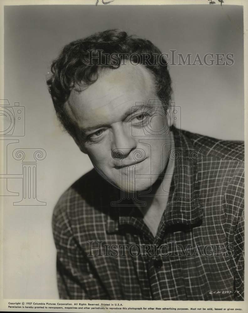 1957 Press Photo Actor Van Heflin of "310 to Yuma" - nox25225