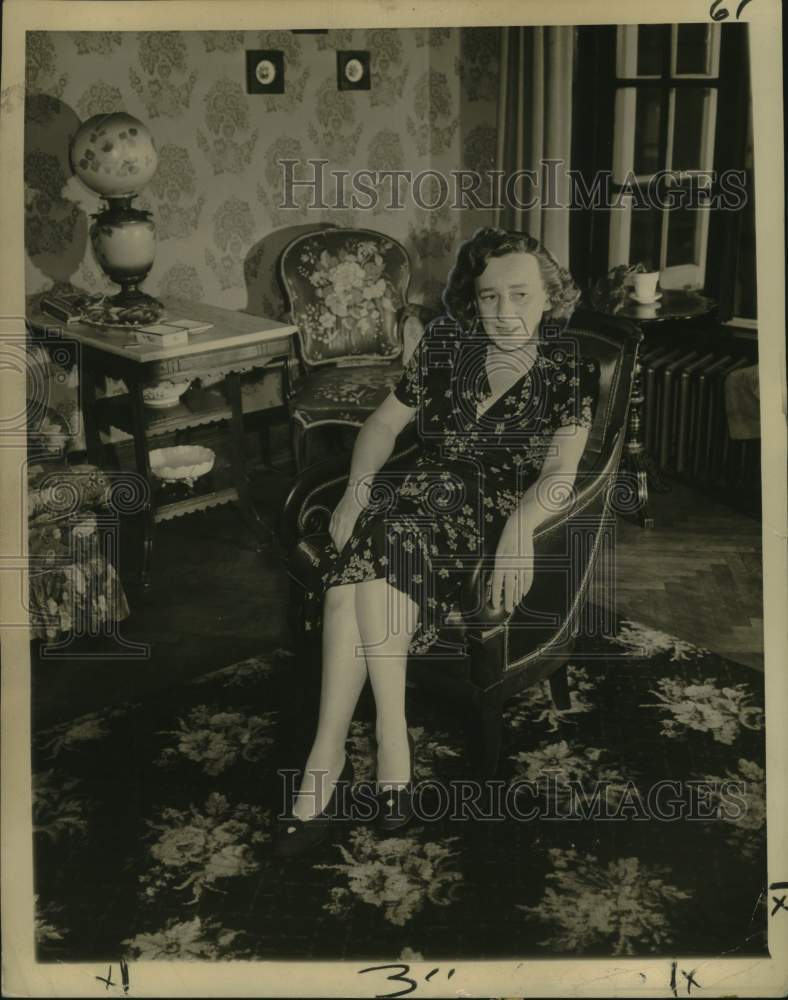 1946 Press Photo Author-Screenwriter-Playwright Lillian Hellman - nox25370