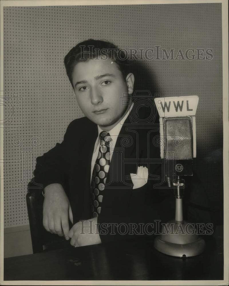 Load image into Gallery viewer, 1949 Press Photo Jack Heller at WWL Microphone, New Orleans - nox25373

