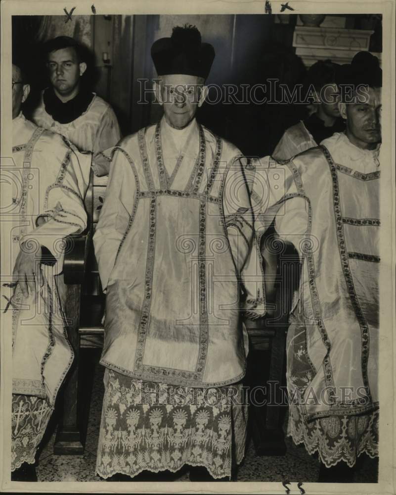 1948 Press Photo Reverend James J. Helinski Celebrates Anniversary, New Orleans