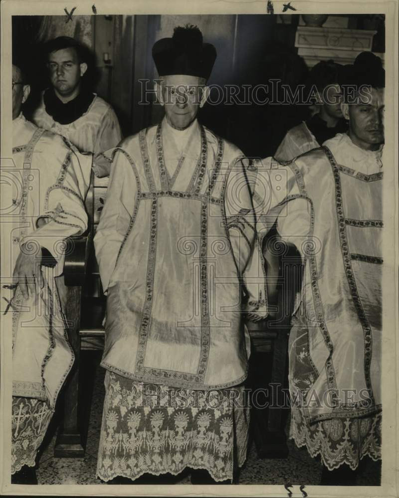Load image into Gallery viewer, 1948 Press Photo Reverend James J. Helinski Celebrates Anniversary, New Orleans
