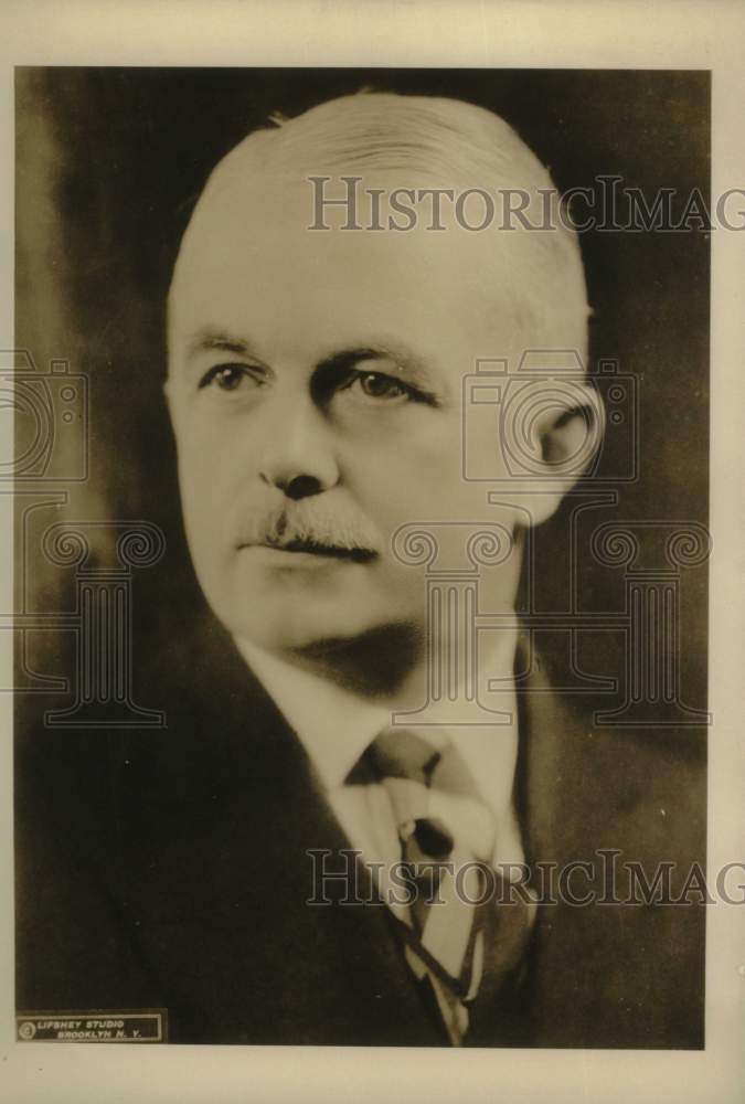 1948 Press Photo Hofner Associates Incorporated Director Richard Hellmann