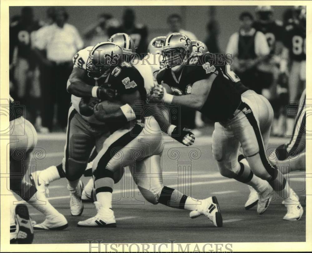 1990 Press Photo Saints Footballer Craig Heyward Runs against 49ers - nox25455