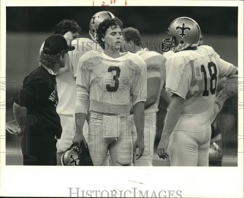 Load image into Gallery viewer, 1986 Press Photo New Orleans Saints Football Quarterback Bobby Hebert

