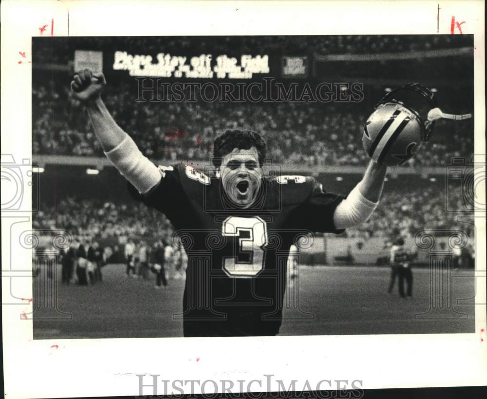 1987 Press Photo Saints Footballer Bobby Hebert Celebrates Victory over Giants