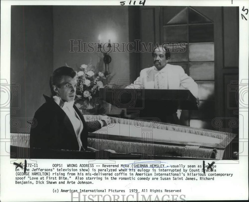 Load image into Gallery viewer, 1979 Press Photo Actors Sherman Hemsley, George Hamilton in "Love at First Bite"
