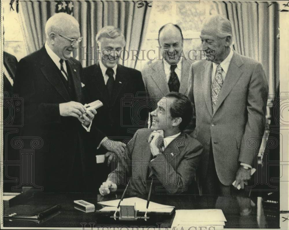 1972 Press Photo President Nixon & Congressmen, Defense Secretary - nox25544