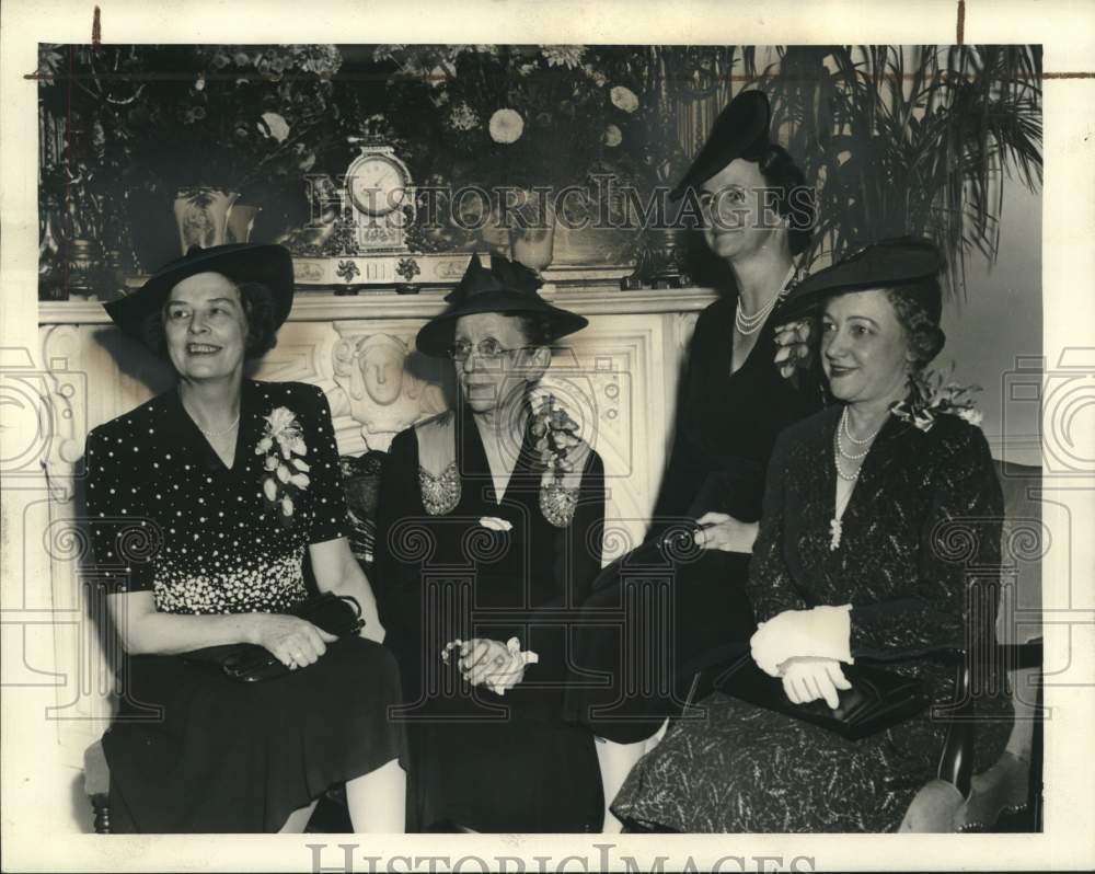 1941 Press Photo Ladies in New Orleans - nox25583- Historic Images