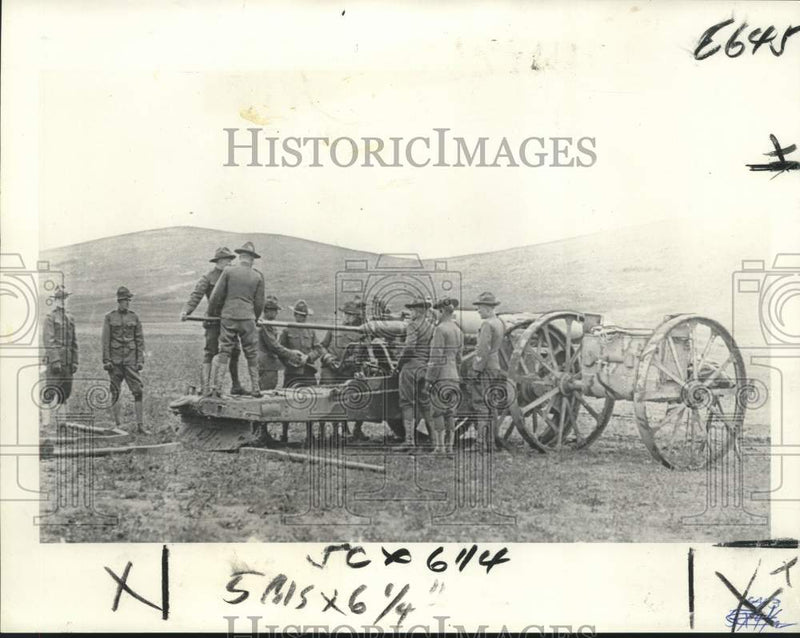 Load image into Gallery viewer, 1969 Press Photo World War I Troops with Howitzer at Ft. Sill - nox25604
