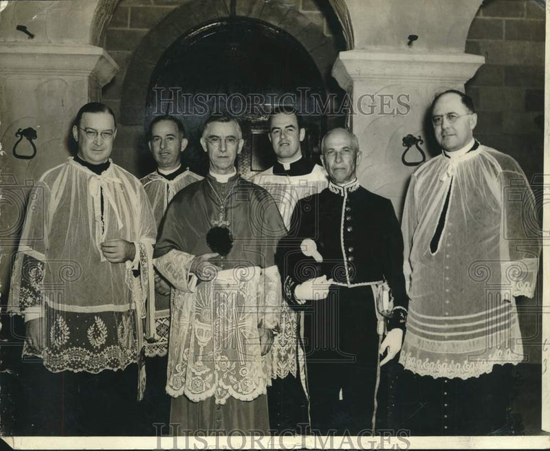 Load image into Gallery viewer, 1941 Press Photo Christ the King Observance Leaders, Grand Coteau - nox25644
