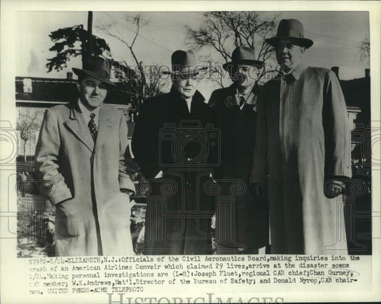1952 Press Photo Civil Aeronautics Board Members Probe New Jersey Plane Crash