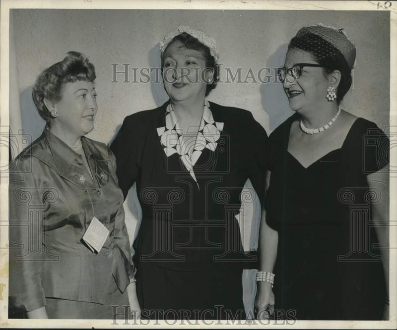 Load image into Gallery viewer, 1954 Press Photo New Orleans Hadassah Chapter Speaker, Officers - nox25726
