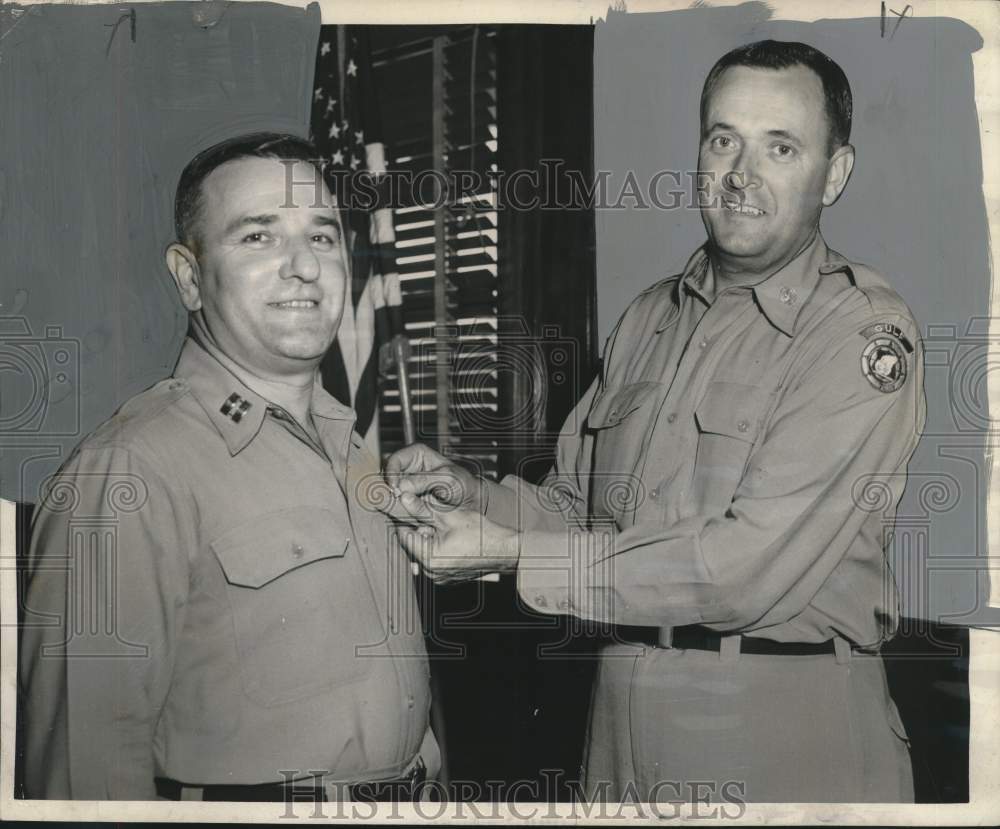 1959 Press Photo Army Captain Emil Peterson Decorated for Vietnam Service