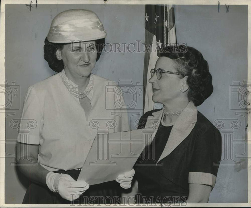 Load image into Gallery viewer, 1957 Press Photo McDonogh Number 19 Co-operative Club President Honored
