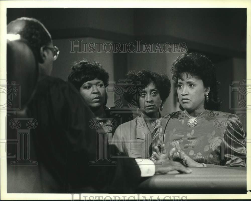 1986 Press Photo Scene from &quot;Handwriting on the Wall&quot; on &quot;227&quot; - nox25829