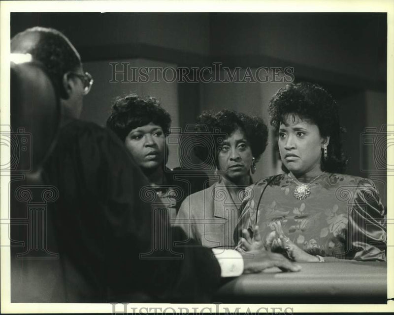 Load image into Gallery viewer, 1986 Press Photo Scene from "Handwriting on the Wall" on "227" - nox25829

