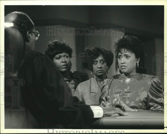 1986 Press Photo Scene from "Handwriting on the Wall" on "227" - nox25829