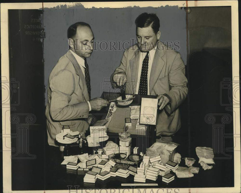 Load image into Gallery viewer, Press Photo Narcotics Agent M.B. Helbrant and Associate with Confiscated Drugs
