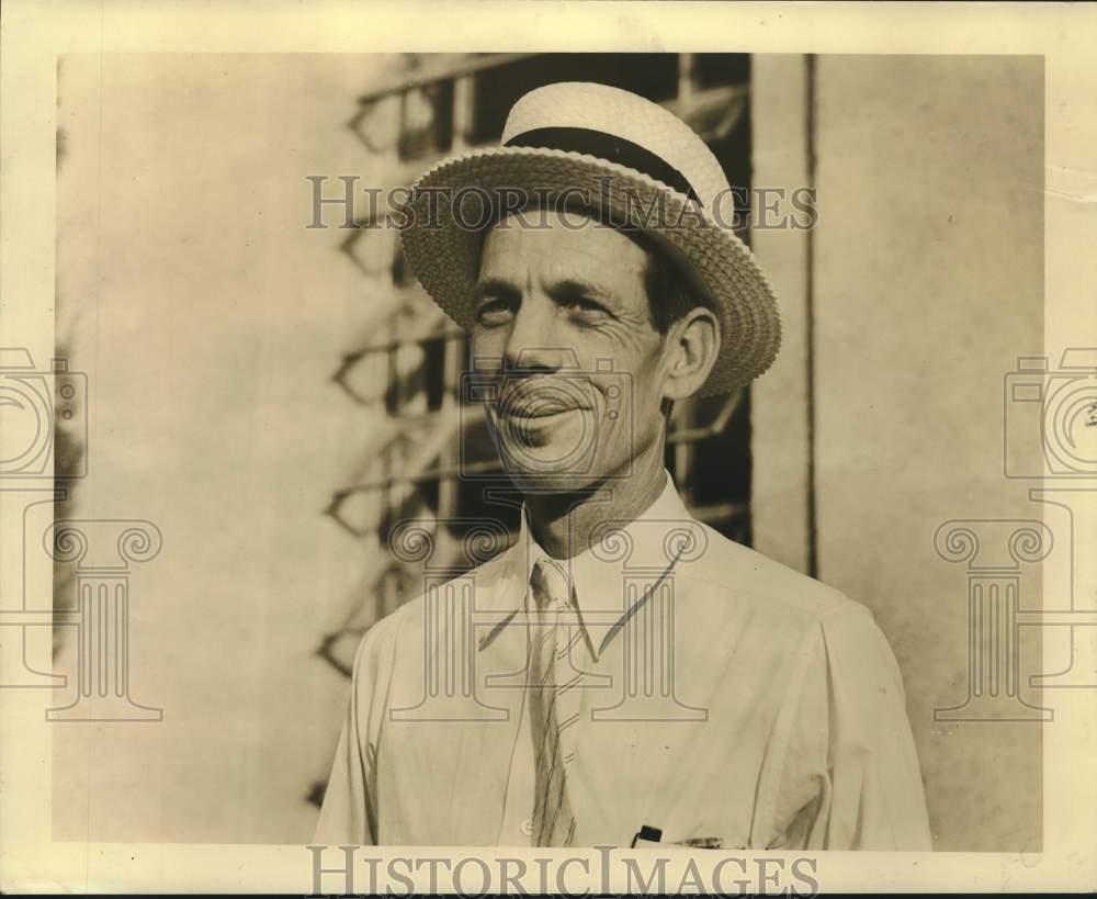 1938 Press Photo Inventor of Automatic Parachute Richard Hart, New Orleans