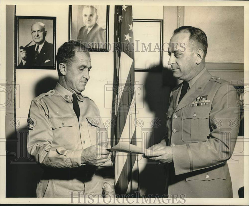 Load image into Gallery viewer, 1950 Press Photo Sergeant David E. Hardin &amp; Donald Groves - nox25917
