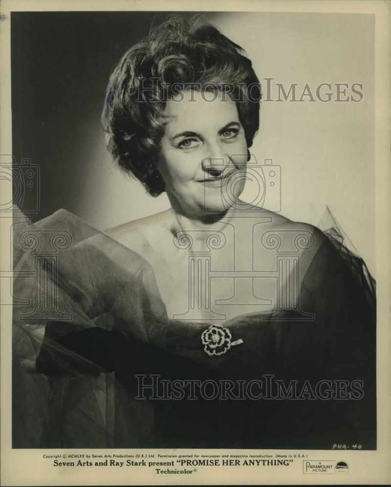 Load image into Gallery viewer, 1965 Press Photo Actress Hermione Gingold in "Promise Her Anything" Movie
