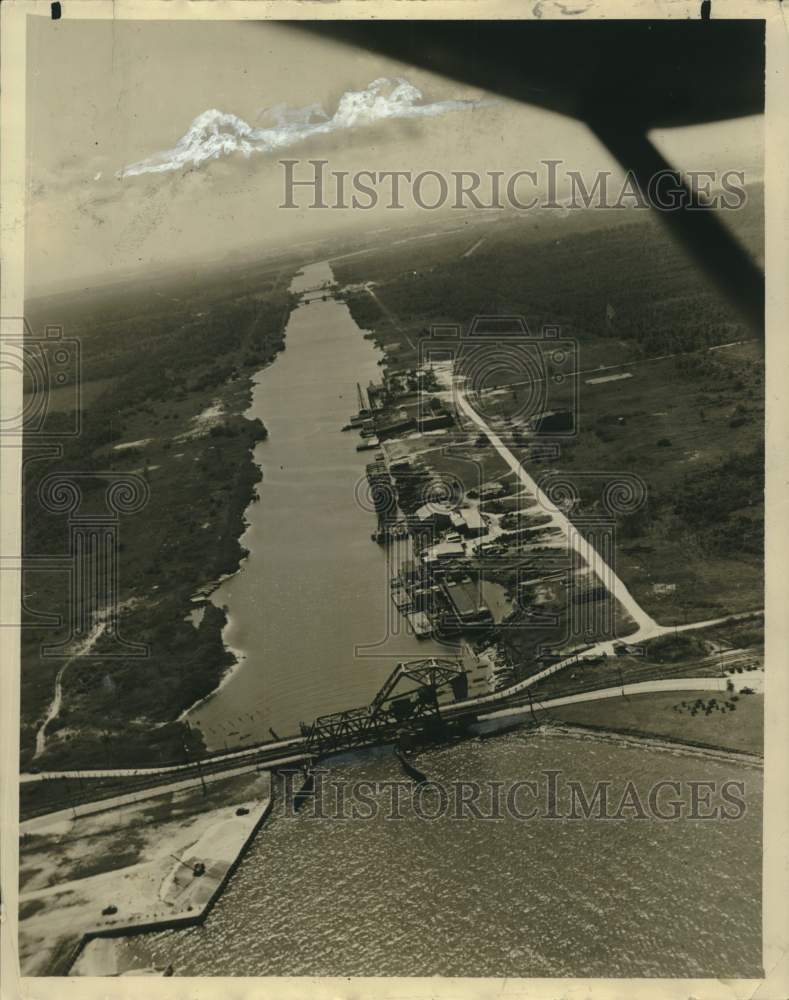 1940 Press Photo Industrial Canal empties into Lake Pontchartrain, Louisiana