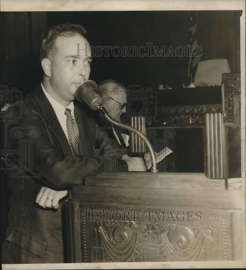 Load image into Gallery viewer, 1956 Press Photo E.O. Jeffry at Podium - nox26066
