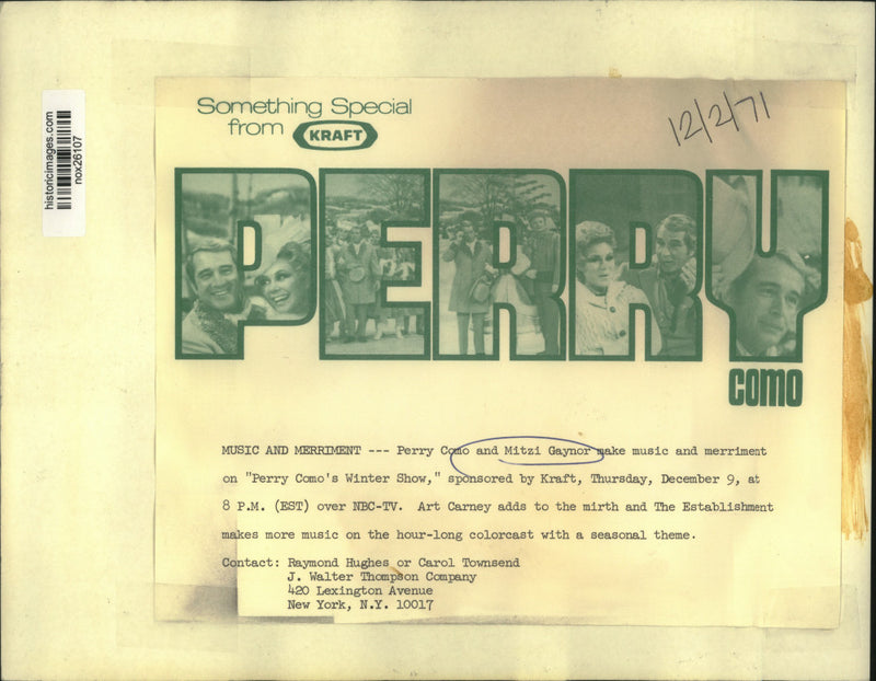 Load image into Gallery viewer, 1971 Press Photo Perry Como &amp; Mitizi Gaynor, "Perry Como's Winter Show"
