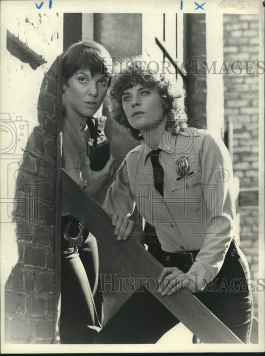 1982 Press Photo Actors Tyne Daly, Meg Foster in "Cagney & Lacey" on CBS