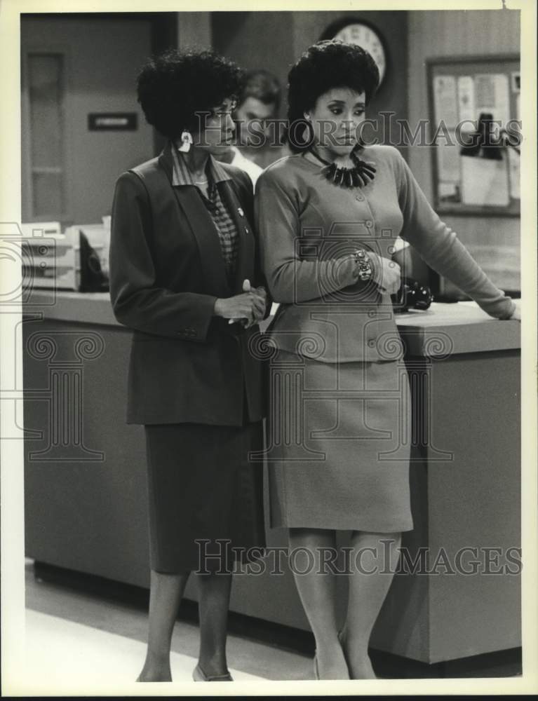 1986 Press Photo Actor Marla Gibbs, Jackee Harry and Others on 227 from NBC-TV