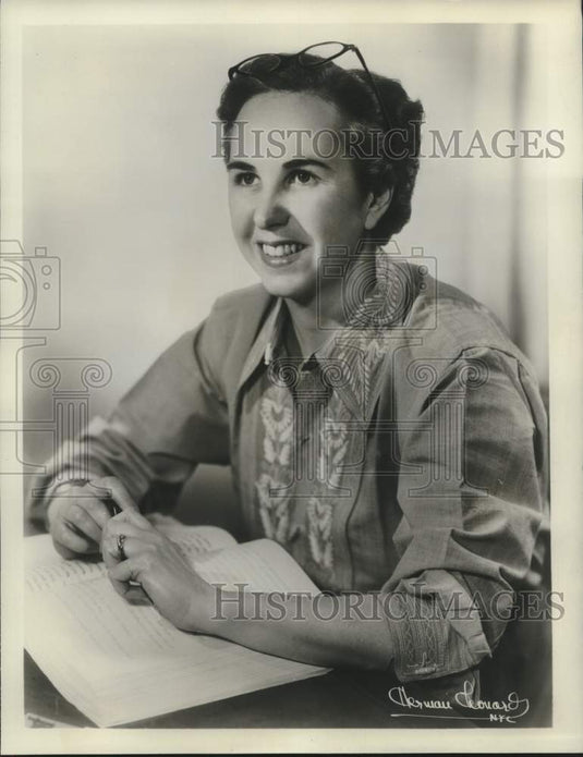 1959 Press Photo Elizabeth Janeway, author of "Leaving Home"
