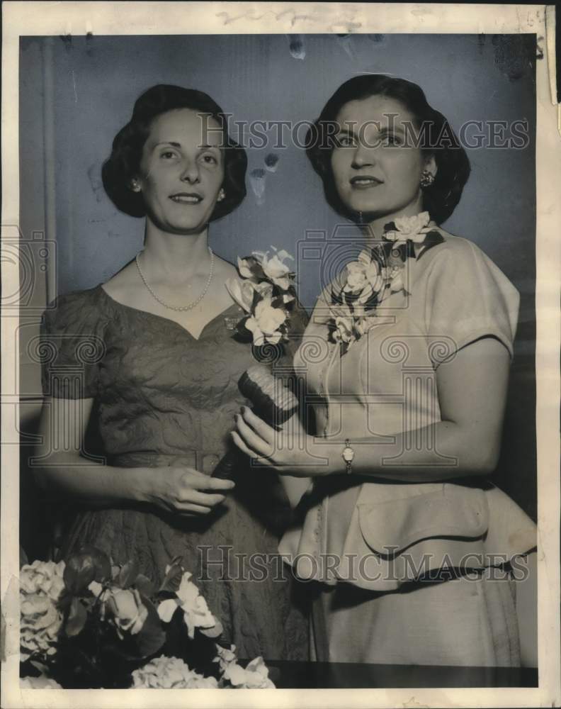 Load image into Gallery viewer, 1954 Press Photo Members of the Coast Guard Wives Junior Club at Election
