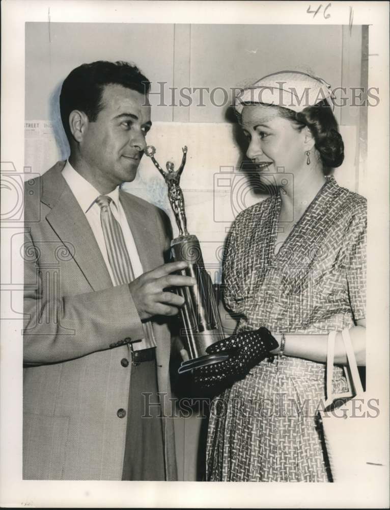 1956 Press Photo Leonard Jefferson presents ROSCOE award to Florence O&#39;Neill