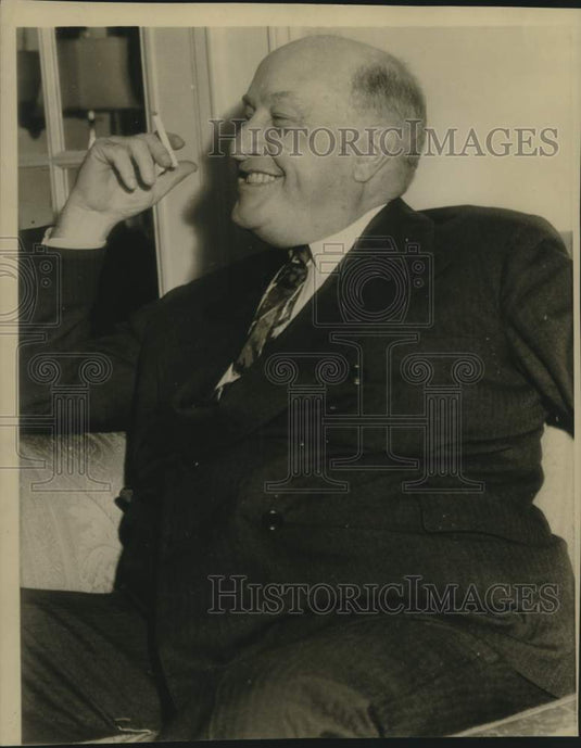 1942 Press Photo William Jeffers, president of Union Pacific Railroad, smokes