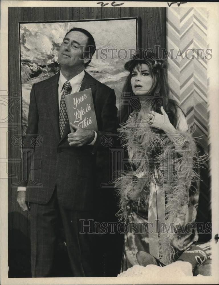 1971 Press Photo Dick Martin, Lee Grant on Television Show