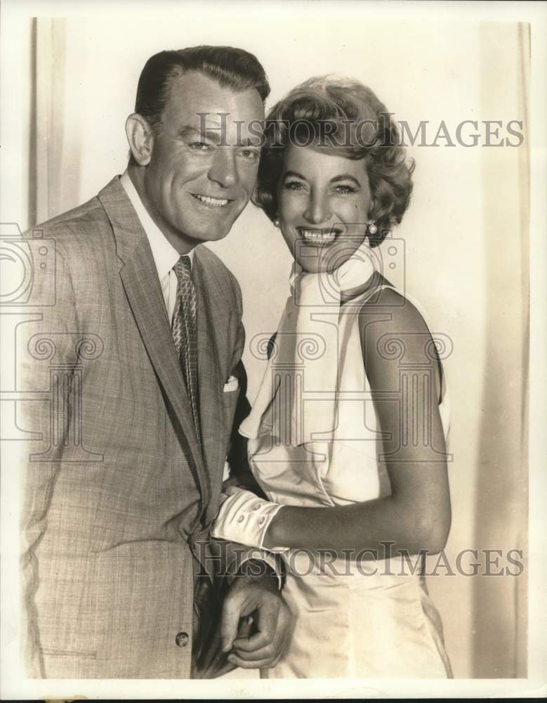 1960 Press Photo Actors Eloise Hardt and Dennis O'Keefe on CBS-TV Network