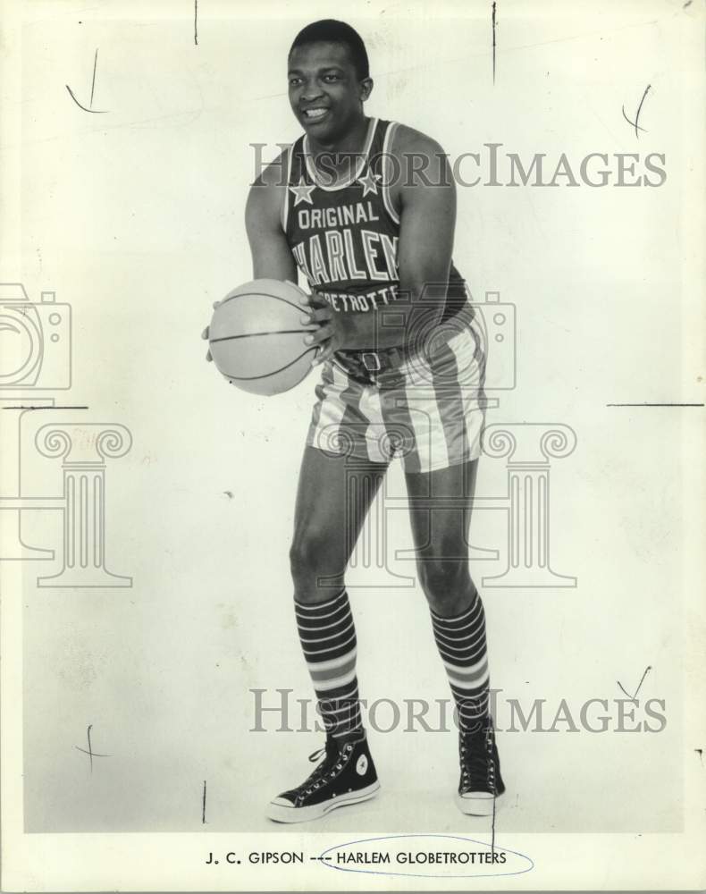 1967 Press Photo Harlem Globetrotters Basketball Player J. C. Gipson
