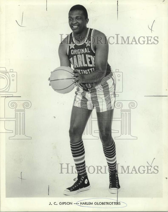 1967 Press Photo Harlem Globetrotters Basketball Player J. C. Gipson