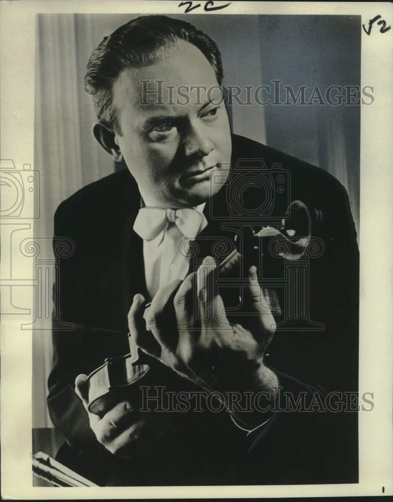 1966 Press Photo Sidney Harth, violinist to play with New Orleans Symphony