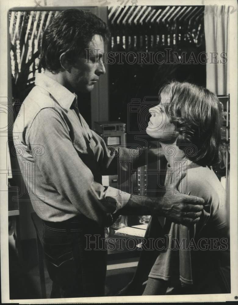 Load image into Gallery viewer, 1978 Press Photo Bill Bixby, Marietta Hartley, "The Incredible Hulk"
