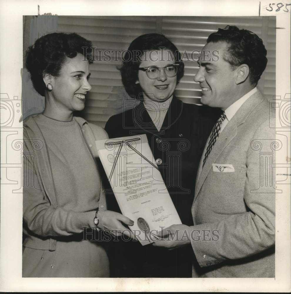 1957 Press Photo Mrs. Josephine Jahn, Secretaries Week Committee