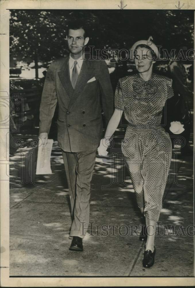 1949 Press Photo Alger Hiss and Mrs. Hiss